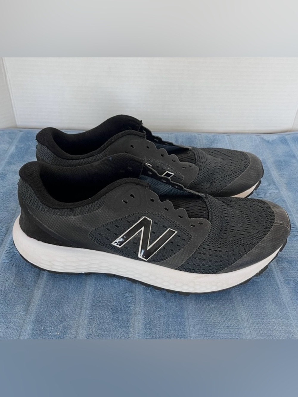 Size 9 - New Balance 520 Black - M520LK6: No Shoe Strings Included